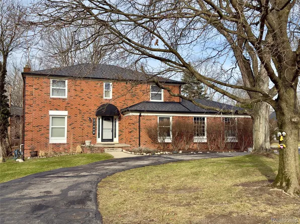 21660 Riverview Dr, Beverly Hills, MI 48025