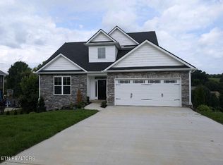 225 Ridgefield Dr, Maryville, TN 37804