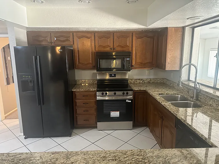 581 W Jasper Dr — Photo 10