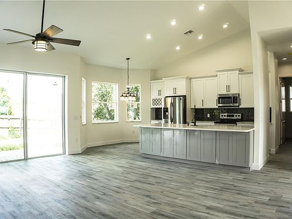 4th image of 1557 Dess Dr