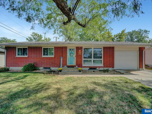 220 Sycamore Dr, Lincoln, NE 68510