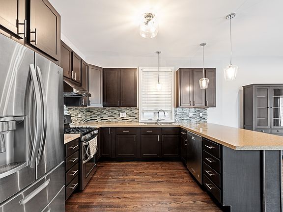 3rd image of 2815 N Maplewood Ave