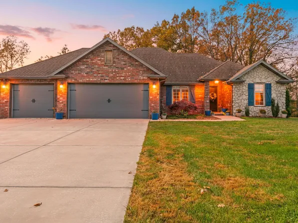 1736 W Riverfork Drive, Nixa, MO 65714