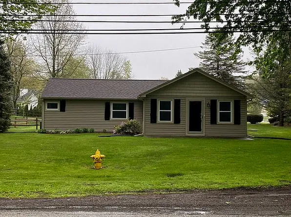 8224 Adler Rd, Lambertville, MI 48144