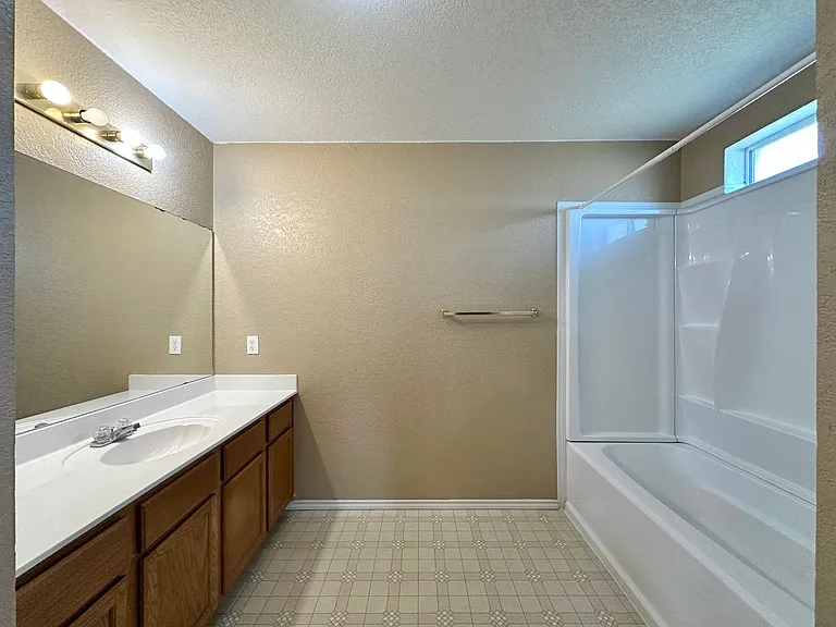 4404 Waterside Dr — Photo 19