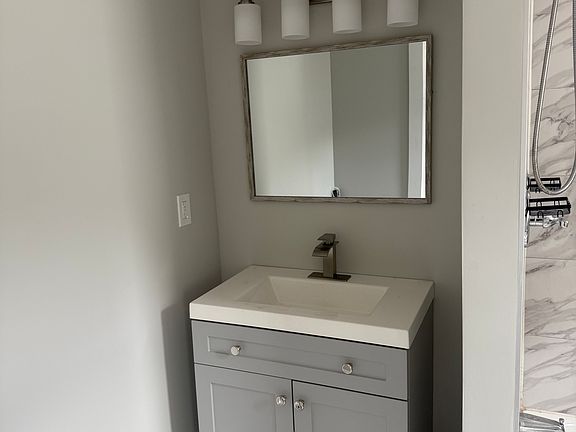 4th image of 294 Oak St #1