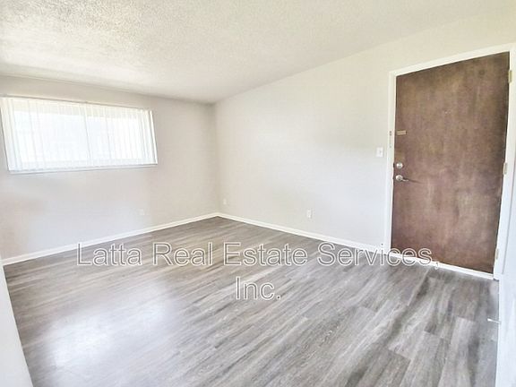 4th image of 12400-16 E 40th St S #B