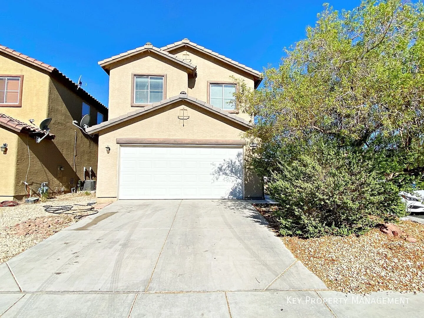 Spacious 4-Bedroom Home With Den & Loft In Cul-de-Sac — Photo 1