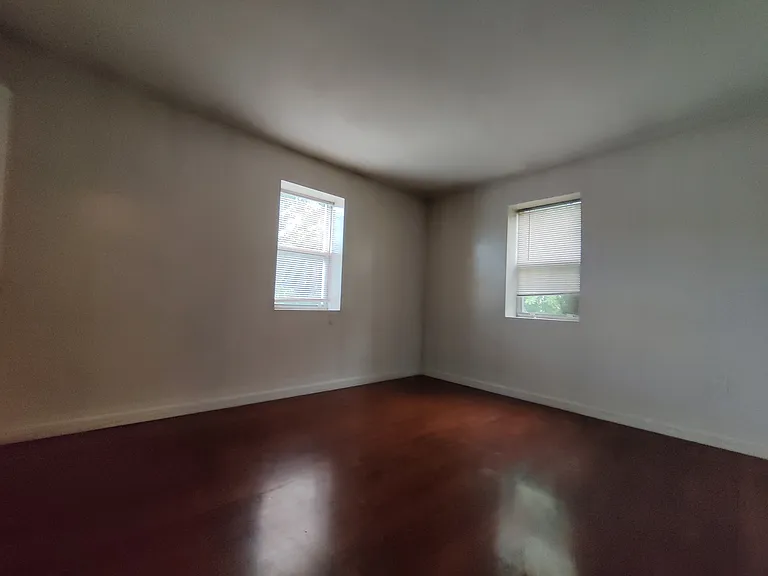 305 Summit Ave #4 — Photo 11