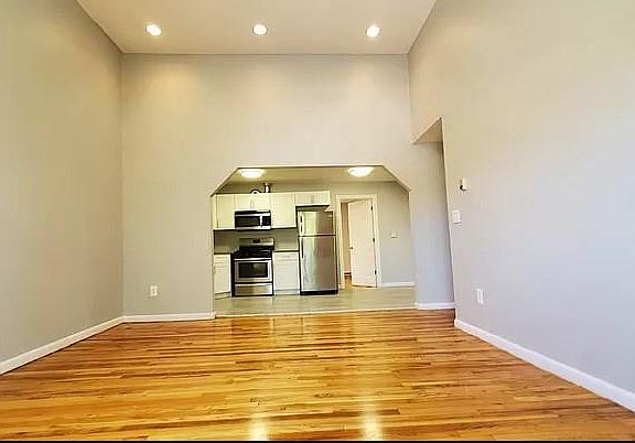 3rd image of 360 Huntington Ave #3