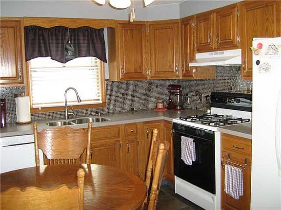 2nd image of 4943 Chapman Pkwy