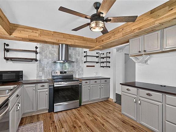 3rd image of 732 Roosevelt Ave