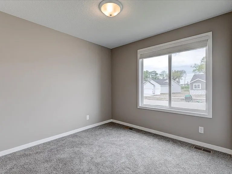 6647 NE 9th Ct — Photo 3