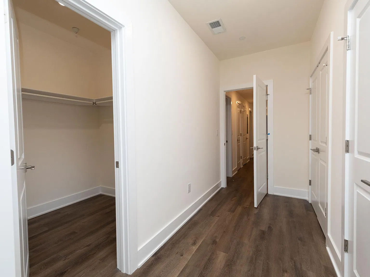 1 bed, 782 sqft, $1,550 — Photo 4