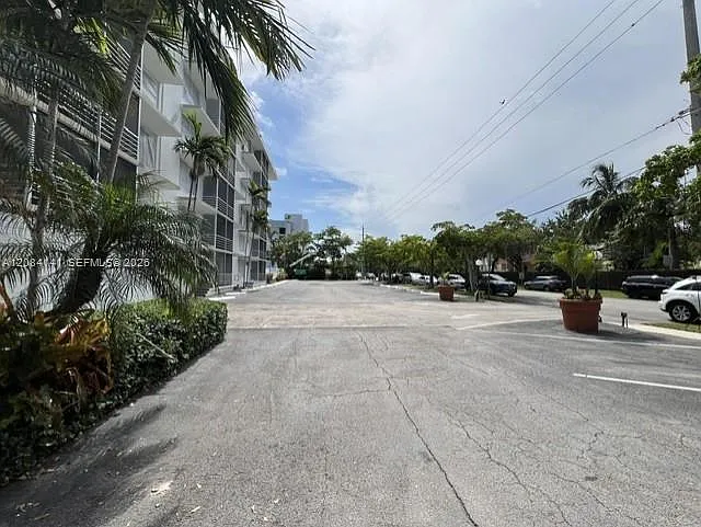 Bahia Vista Condo — Photo 4