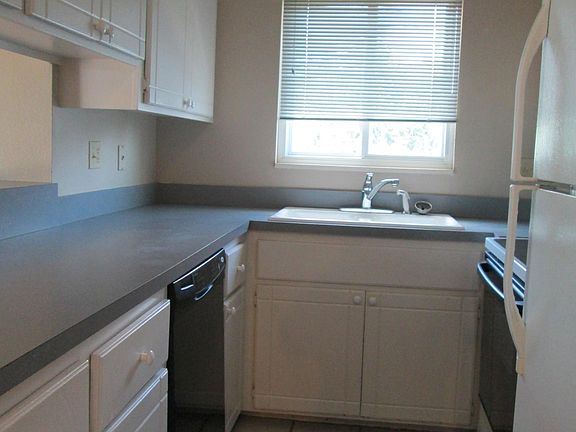 3rd image of 3355 S Flower St Unit 92