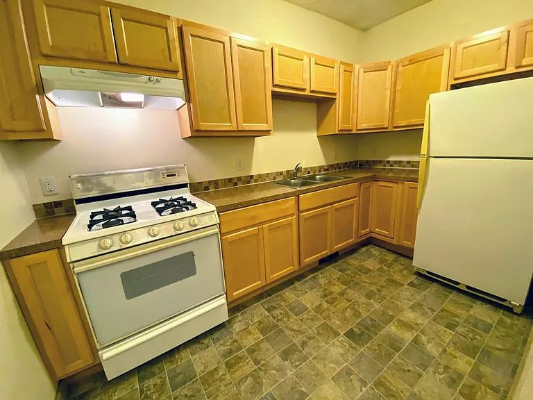 545 Shamrock SW — Photo 6