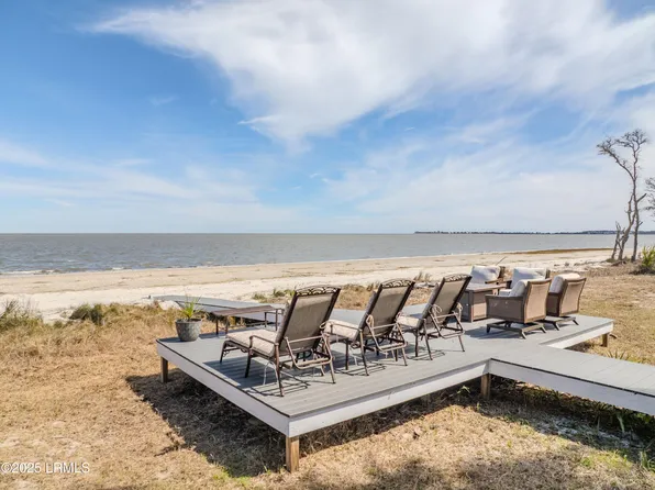 81 Sea Pines Dr, Saint Helena Island, SC 29920
