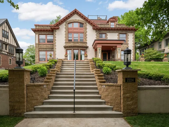 2224 W Lake Of The Isles Pkwy, Minneapolis, MN 55405