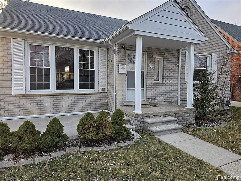1501 N Silvery Ln — Photo 3