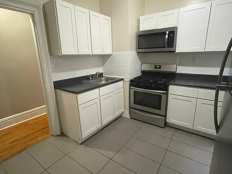 93-95 Fairview Ave #5D — Photo 1