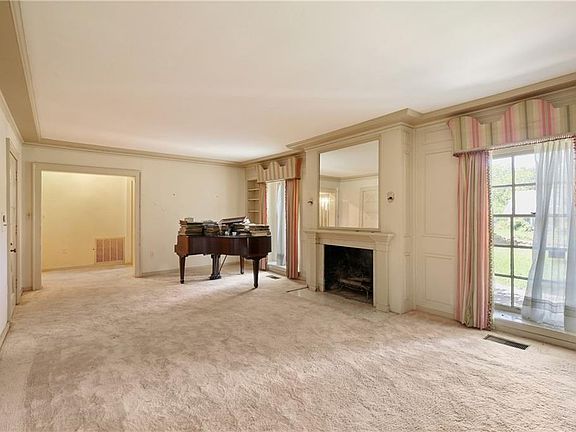 5th image of 1001 Park St