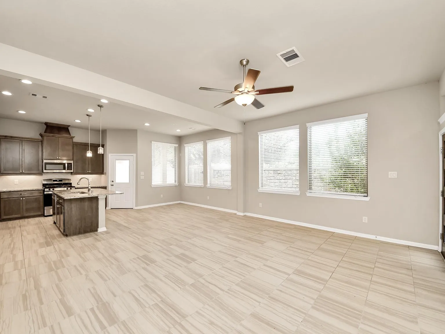 3 bed, 2.5 bath, 1754 sqft, $2,250 — Photo 3