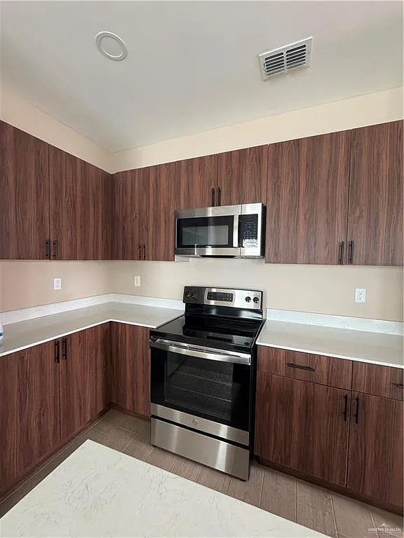 1 bed, 1.0 bath, 2952 sqft, $925 — Photo 4