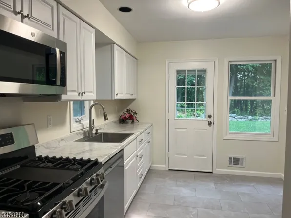 150 Saddleback Ct, Sparta Twp., NJ 07871