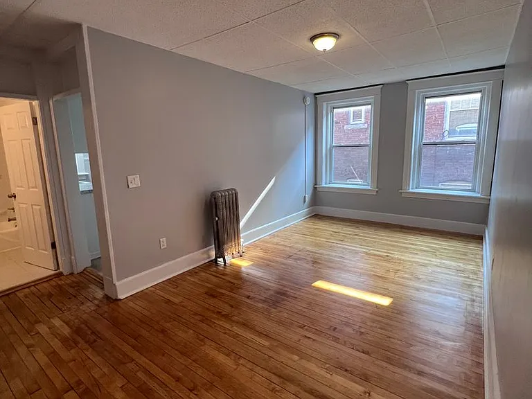 14 Kent Ave — Photo 4