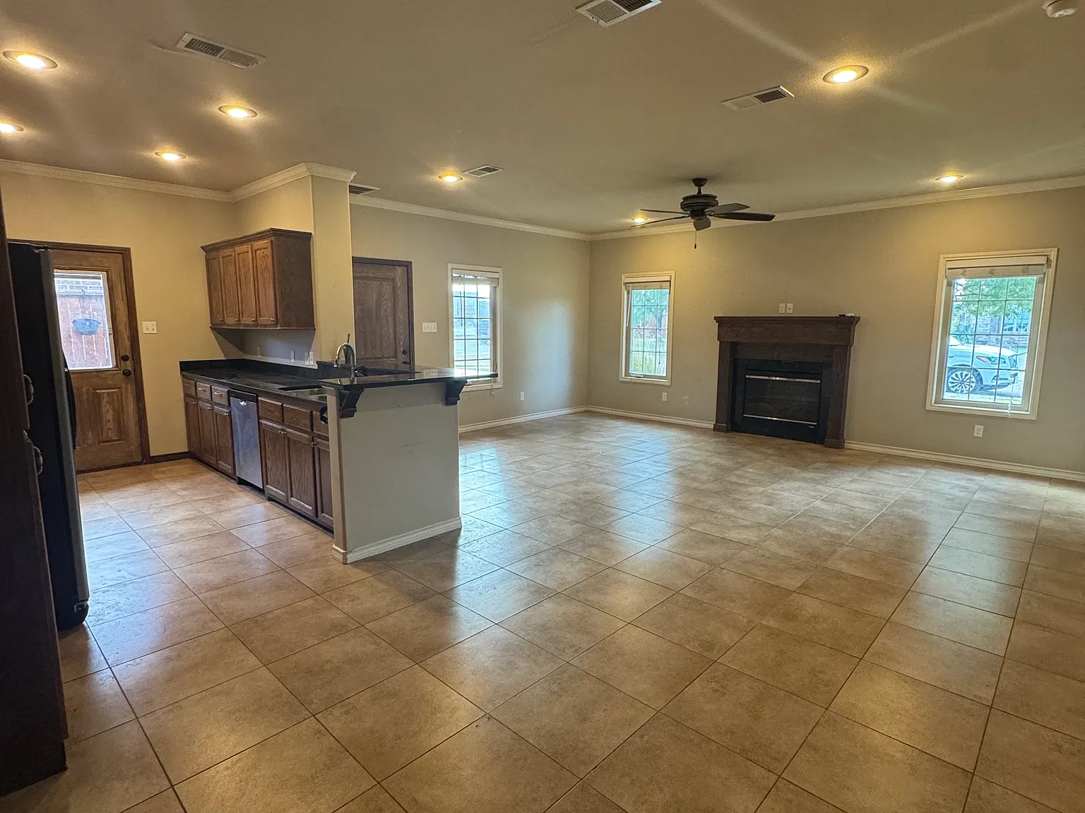 3 bed, 2.5 bath, $1,700 — Photo 3
