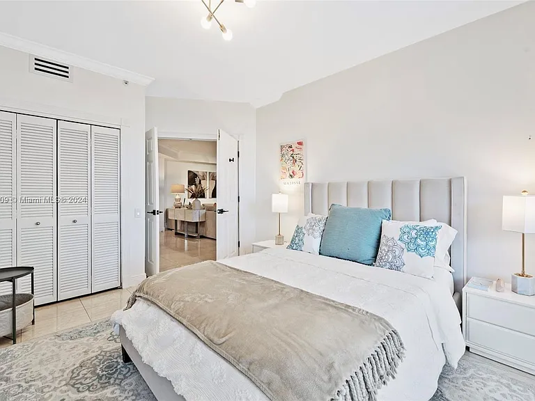 888 Brickell Key Dr #907 — Photo 6