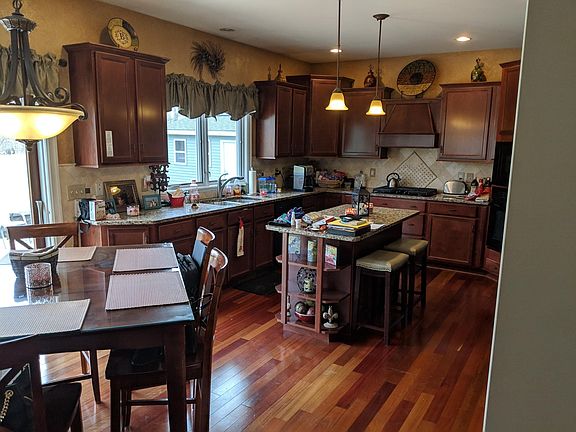 4th image of 1253 Majestic Woods Dr