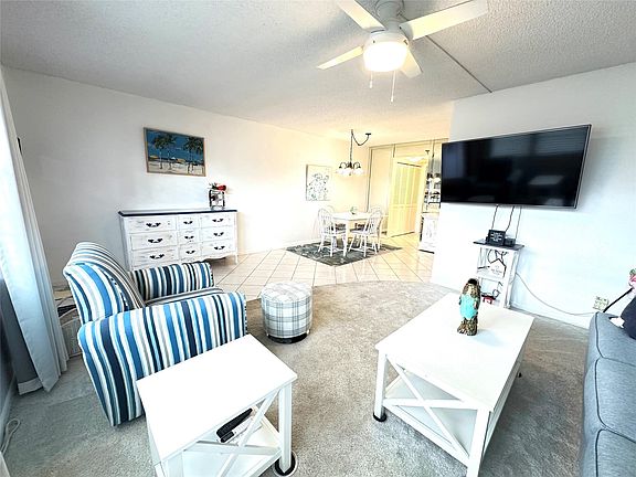 3rd image of 131 Oakridge J