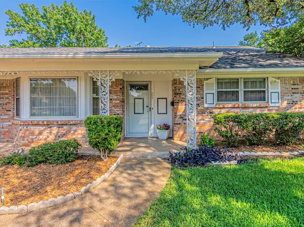 709 Blue Lake Dr, Fort Worth, TX 76103