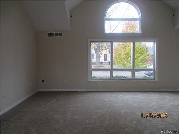 4th image of 30506 Hennepin St