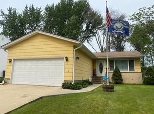 2425 2nd St, Moline, IL 61265