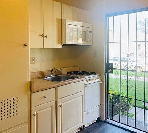 5th image of 1851 Riverside Dr APT 10
