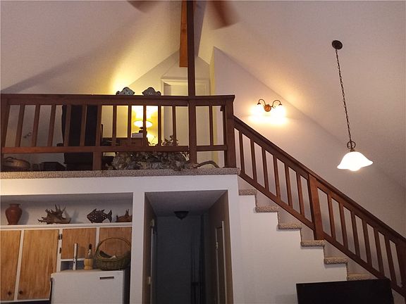 4th image of 11803 White Oak Dr