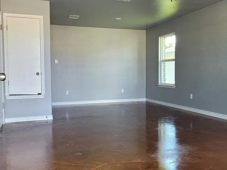 1810 Castroville Trl #B — Photo 2