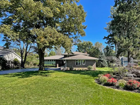 8345 Brookridge Rd, Downers Grove, IL 60516