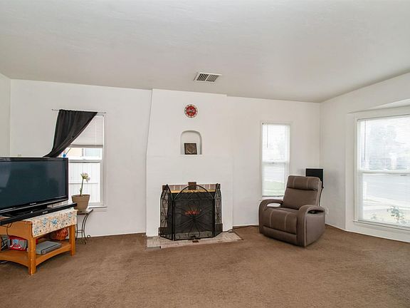 3rd image of 139 E McKinley Ave
