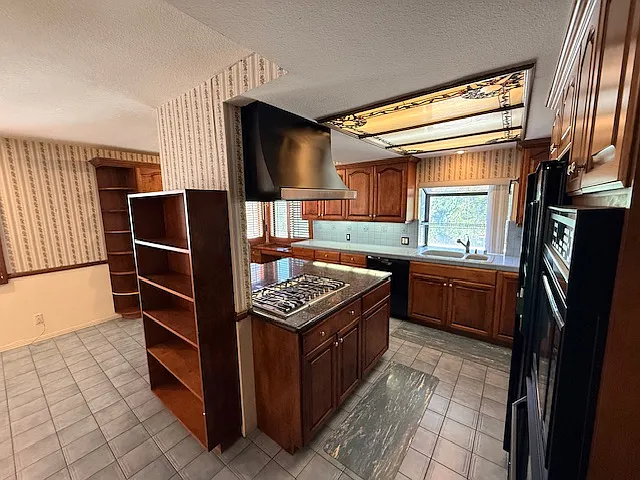 Kitchen, den and breakfast table.