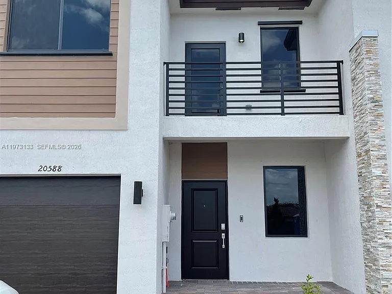 20568 NE 5th Pl — Photo 1