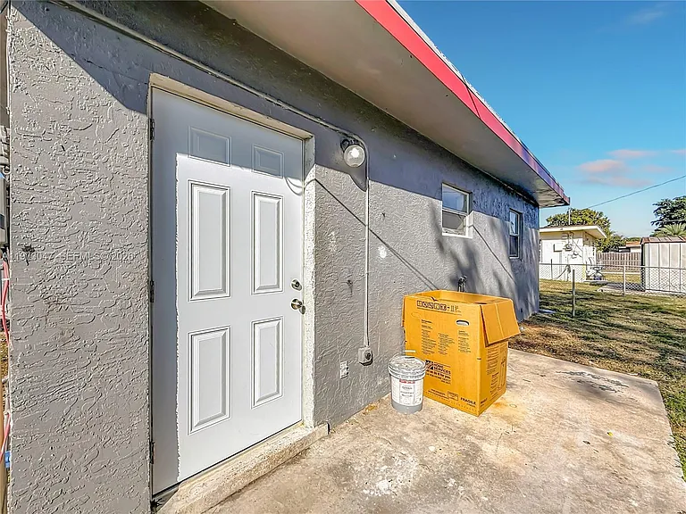 2408 NW 8th St — Photo 20