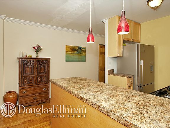 4th image of 80 William St #2A