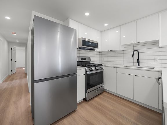 5th image of 21163 Lougheed Hwy #39