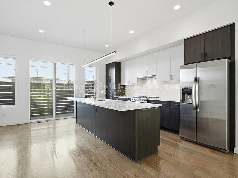 1463 La France St NE #8 — Photo 9
