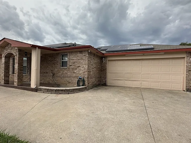 13731 Biggs St — Photo 31