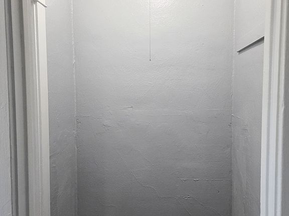 3rd image of 404 N Fries Ave #11428321